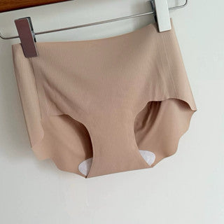 Cozy 輕柔冰絲無痕透氣包臀中腰內褲 無痕內褲
