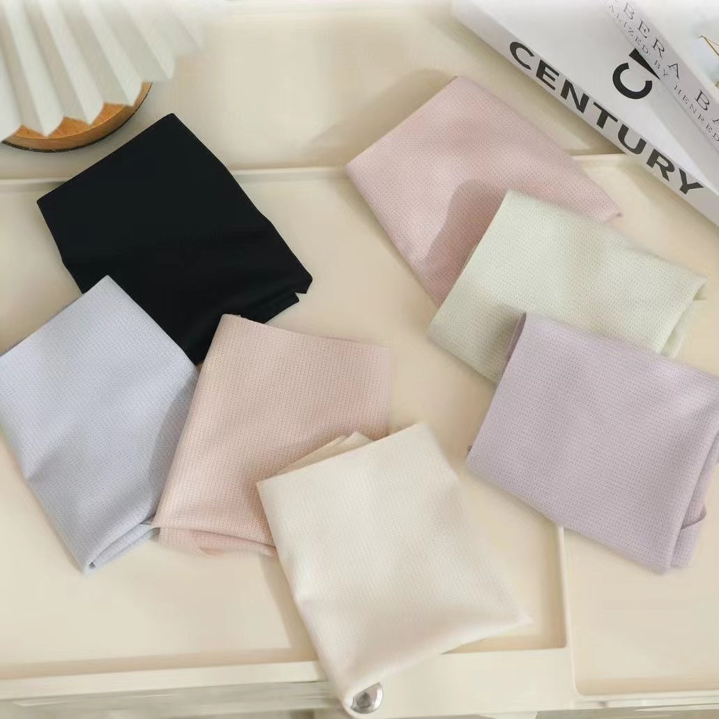 Cozy無痕冰絲裸感透氣彈性中腰內褲