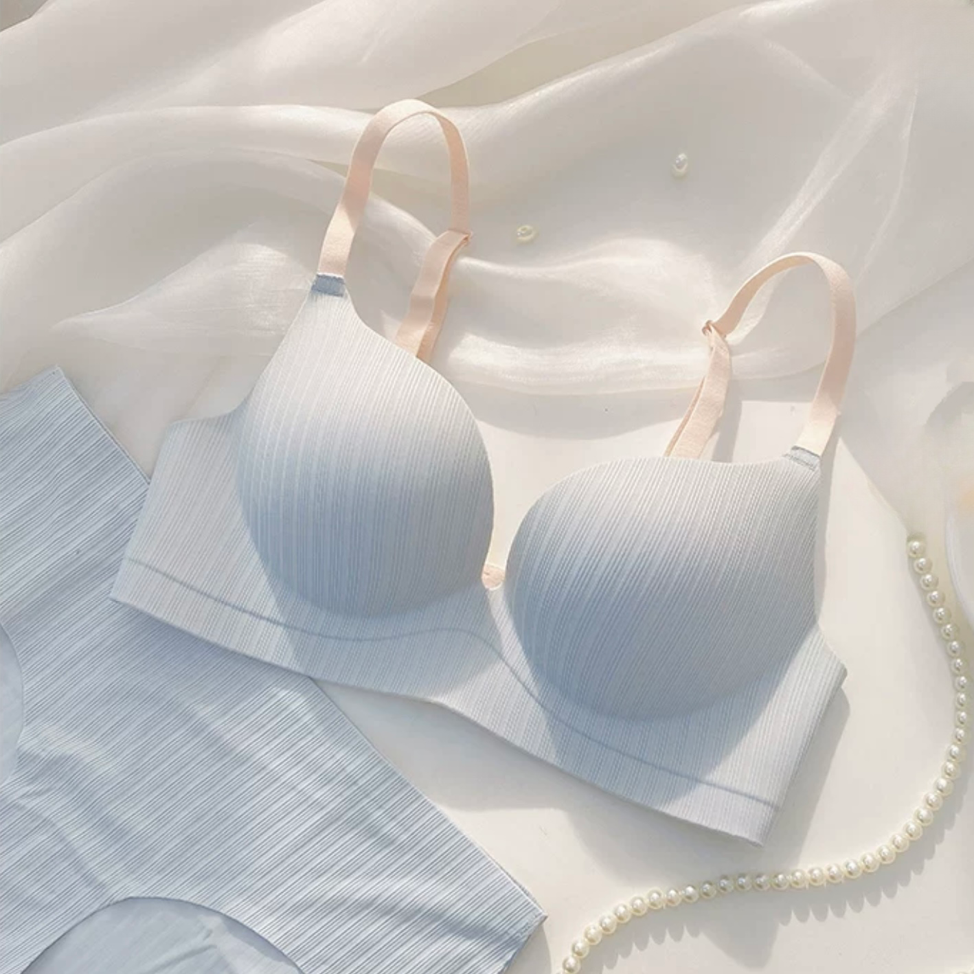 Cozy超級爆乳無痕裸感集中飽滿無鋼圈內衣套組