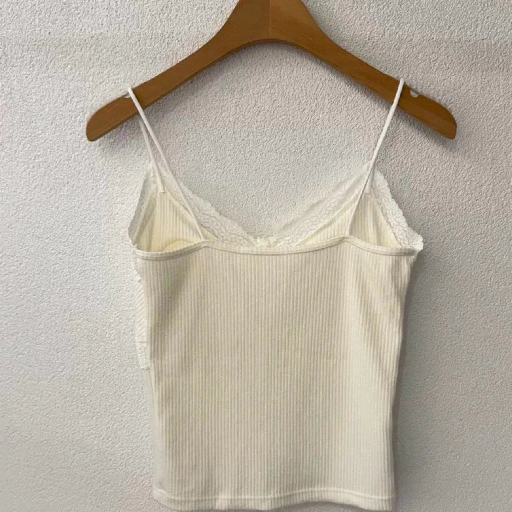 Cozy 太好穿!細肩V領鈕扣拼接蕾絲固定杯中長版背心 女裝上衣