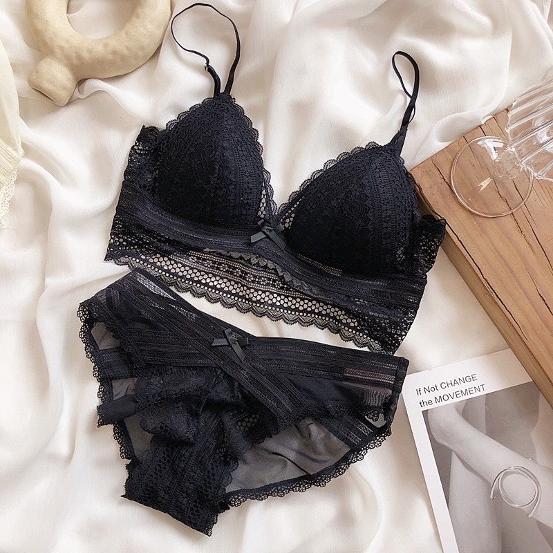 Cozy法式性感蕾絲薄款透氣無鋼圈三角杯內衣褲成套
