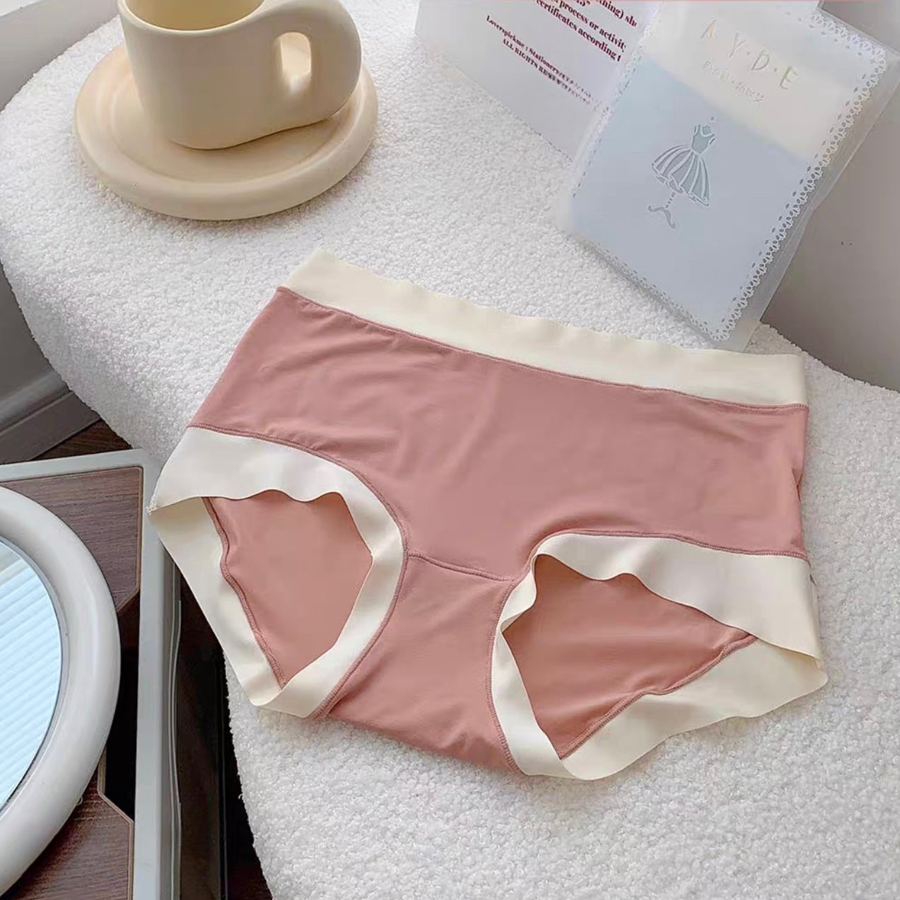 Cozy棉花糖女孩蠶絲潤膚加大彈性冰絲中腰面膜褲