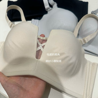 Cozy 素面性感交叉集中包覆美胸無鋼圈內衣 小胸集中