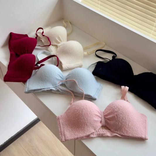 Cozy 俏皮絨毛保暖蜜桃胸集中托高無鋼圈內衣套裝 女裝上衣 小胸集中