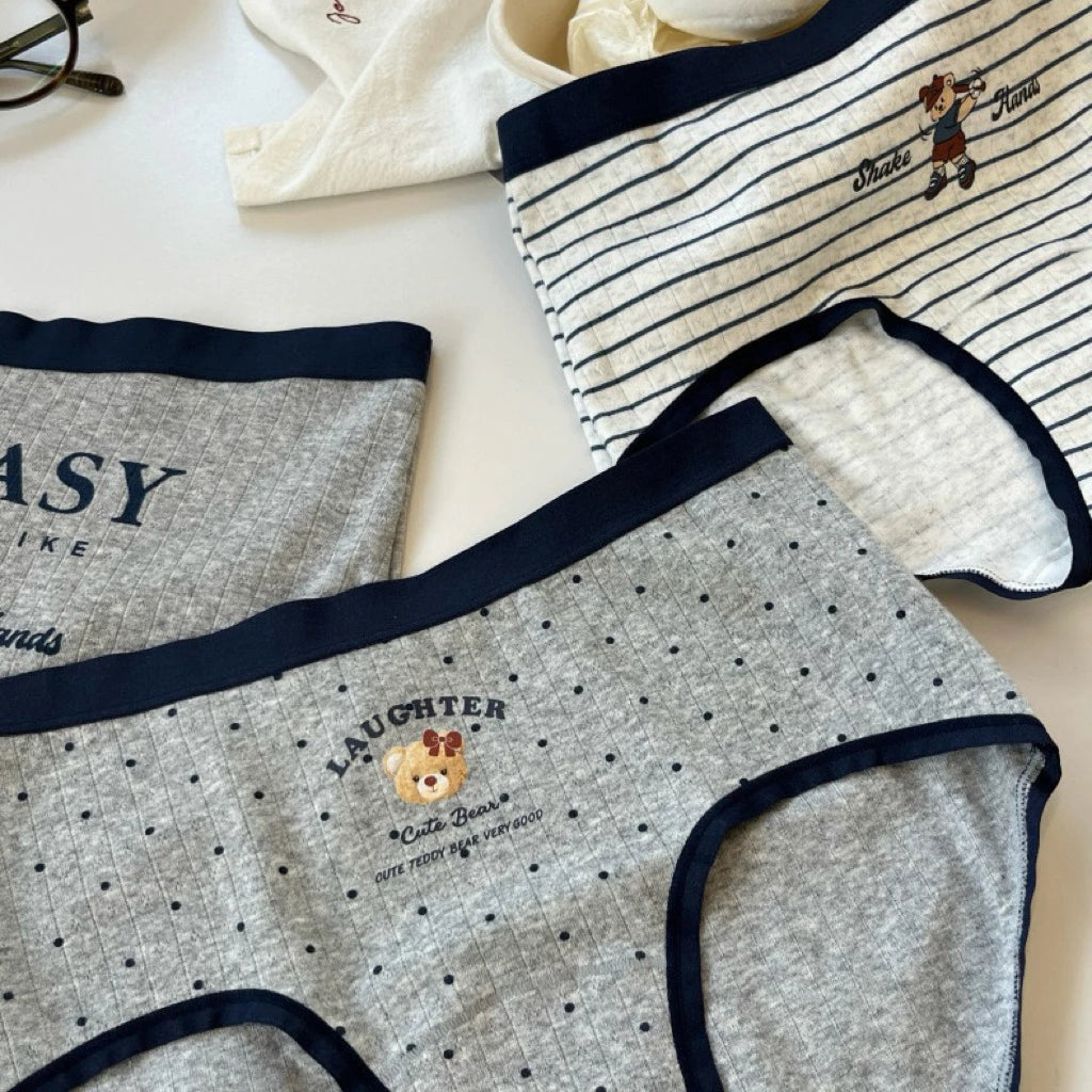 Cozy 學院風小熊棉質包臀彈性中腰內褲