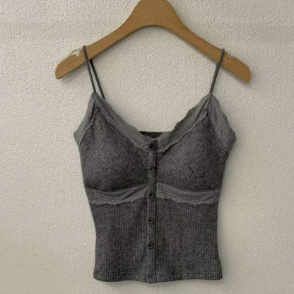 Cozy 太好穿！細肩V領鈕扣拼接蕾絲固定杯中長版背心 女裝上衣